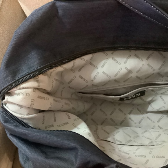 2 Roots Carry All Bags - Picture 6 of 9